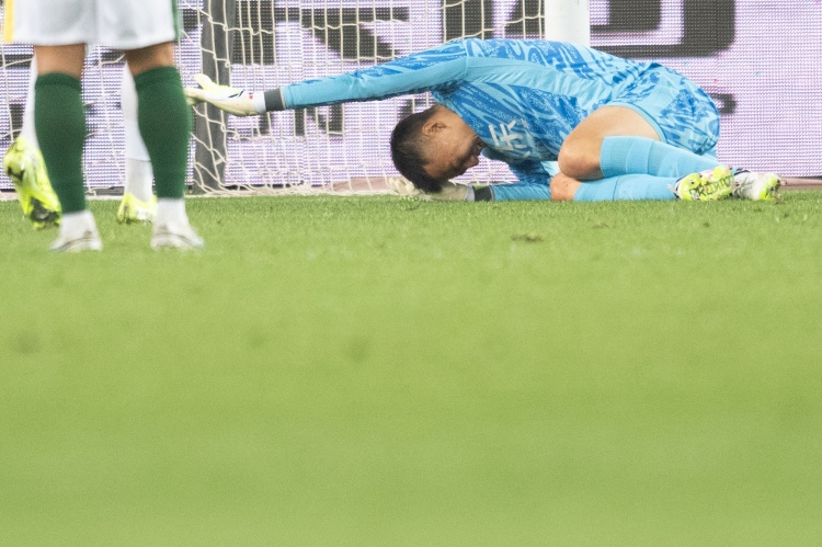 im电竞官网-记者：此前受重伤的韩佳奇随国安冬训，目前不具备打比赛的条件